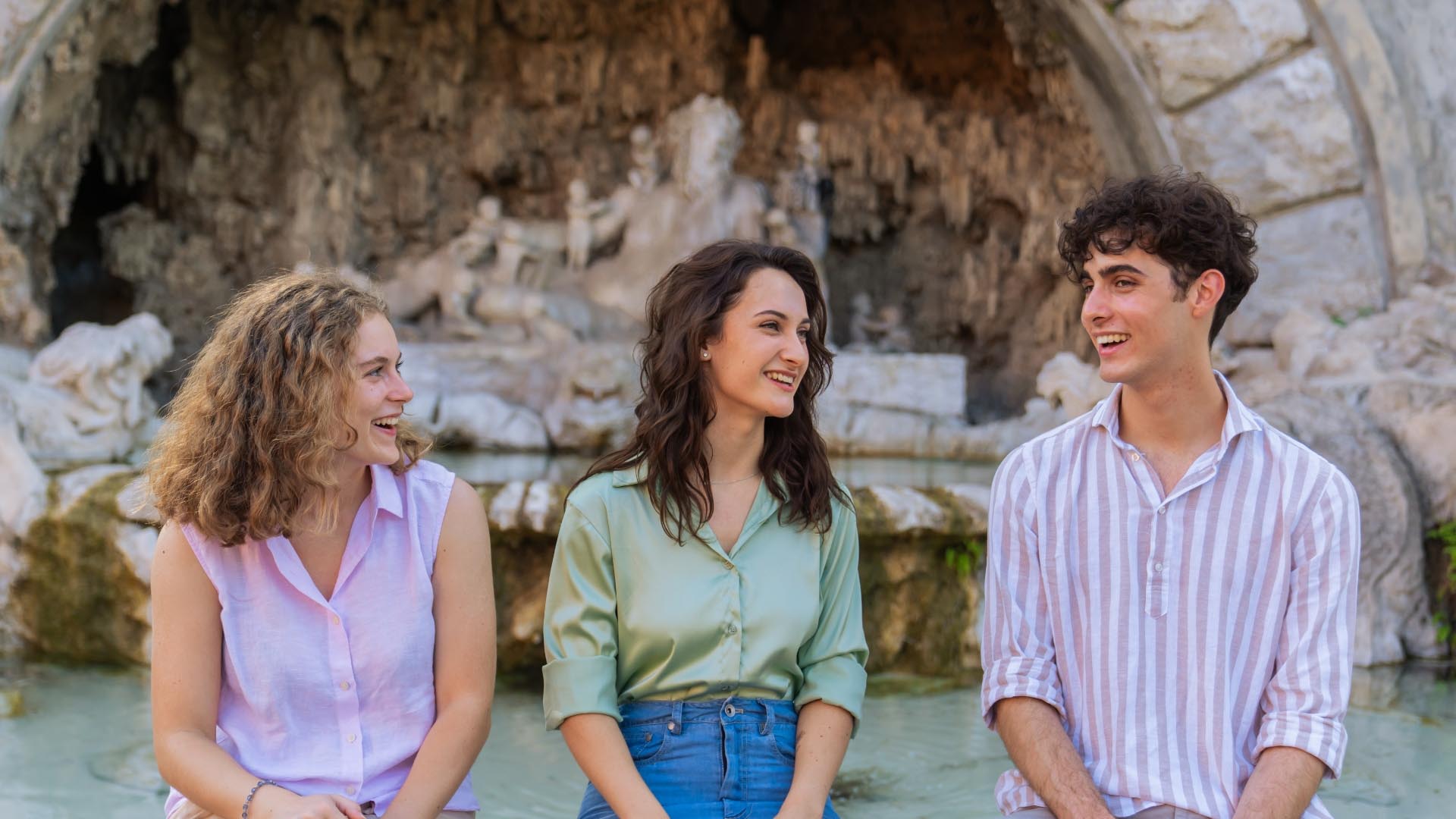 Studentesse e studenti nel campus Luiss